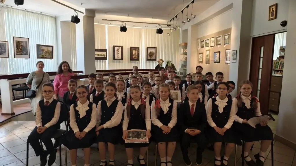 Ученики 3 «А» класса (классный  руководитель Уварова Л. В.) побывали в городской детской библиотеке 