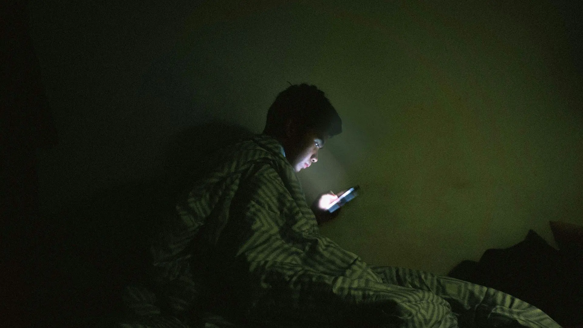 📱 13% россиян показали признаки тяжелой интернет-зависимости
