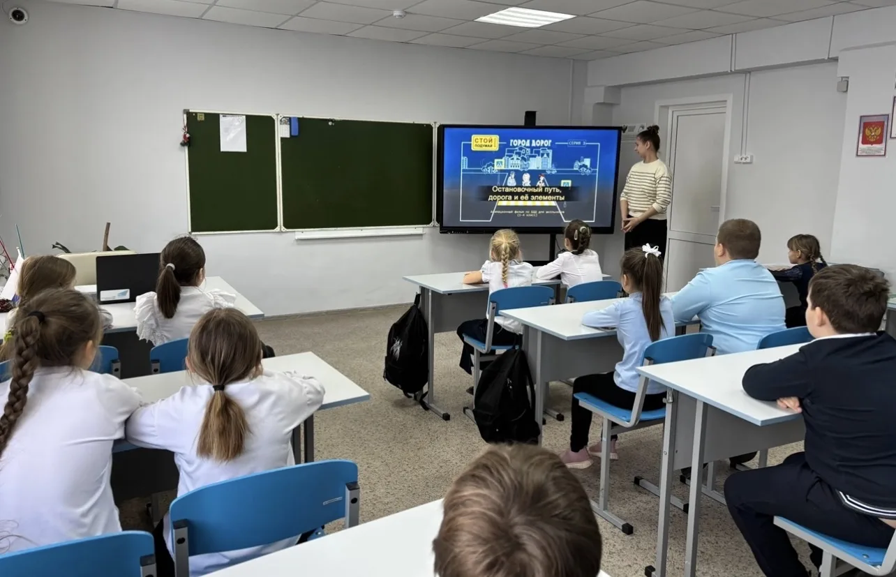 🚧 Сегодня в рамках учебных занятий ЮДП «Юные друзья полиции» ребята познакомились с темой «Остановоч