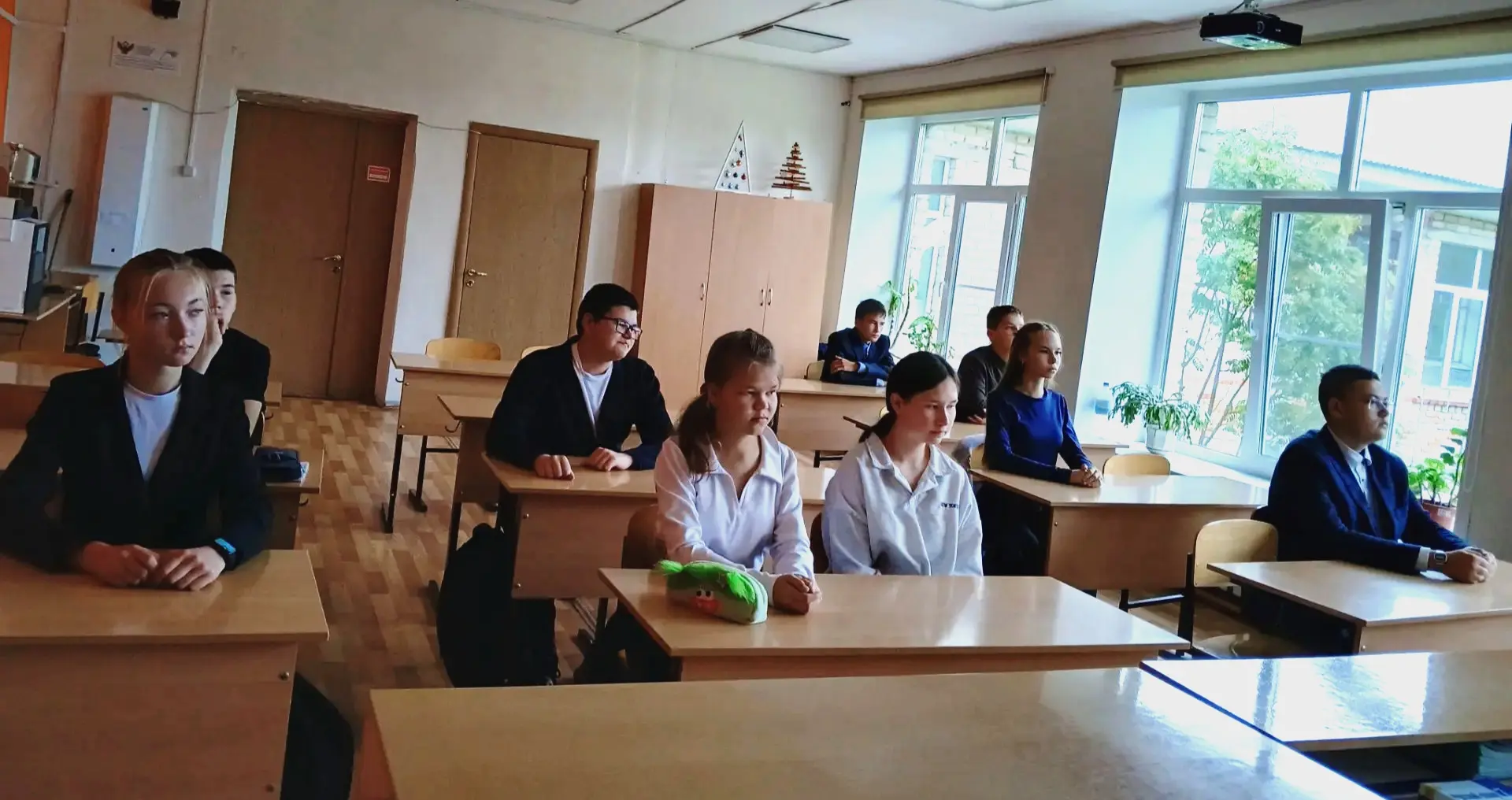 В 9 классе (классный руководитель — Сергеева Л.И.) состоялся классный час «На мототранс...