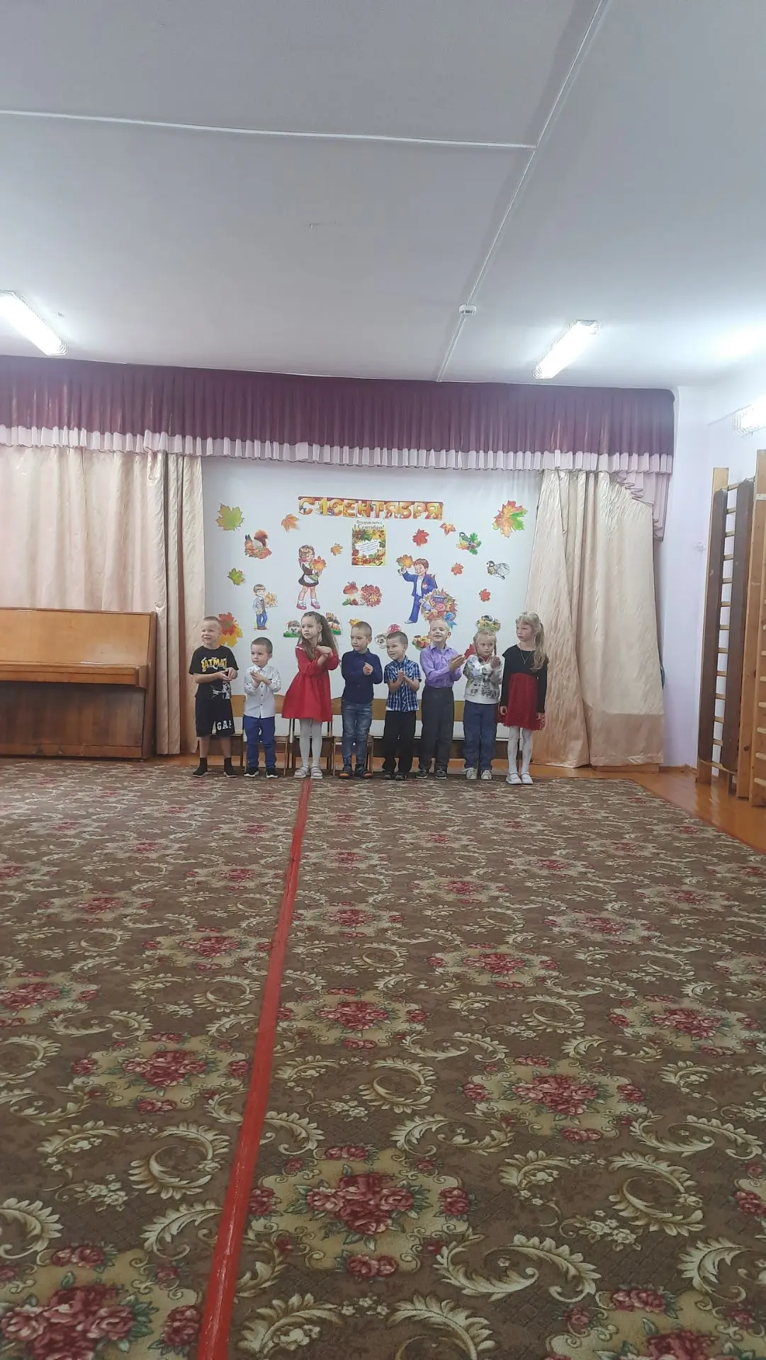 1 сентября День знаний - традиционный праздник школ, но и дошкольники с радостью встреч...