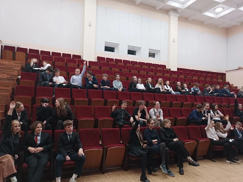 В параллели 7-х классов было проведено мероприятие "Своя игра" на английском языке, в ходе которой у