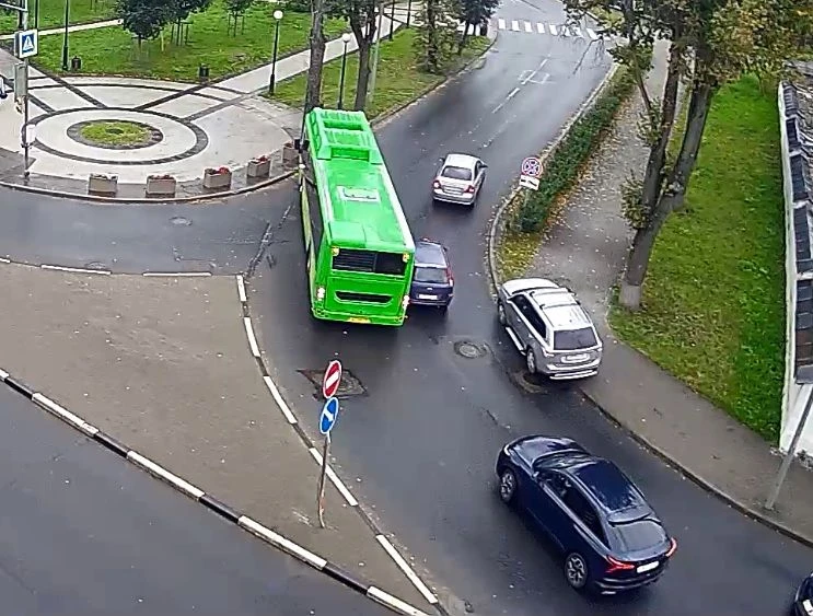 Урожайный на ДТП понедельник в Пскове 31 августа. Считаем происшествия. Примерно в хрон...