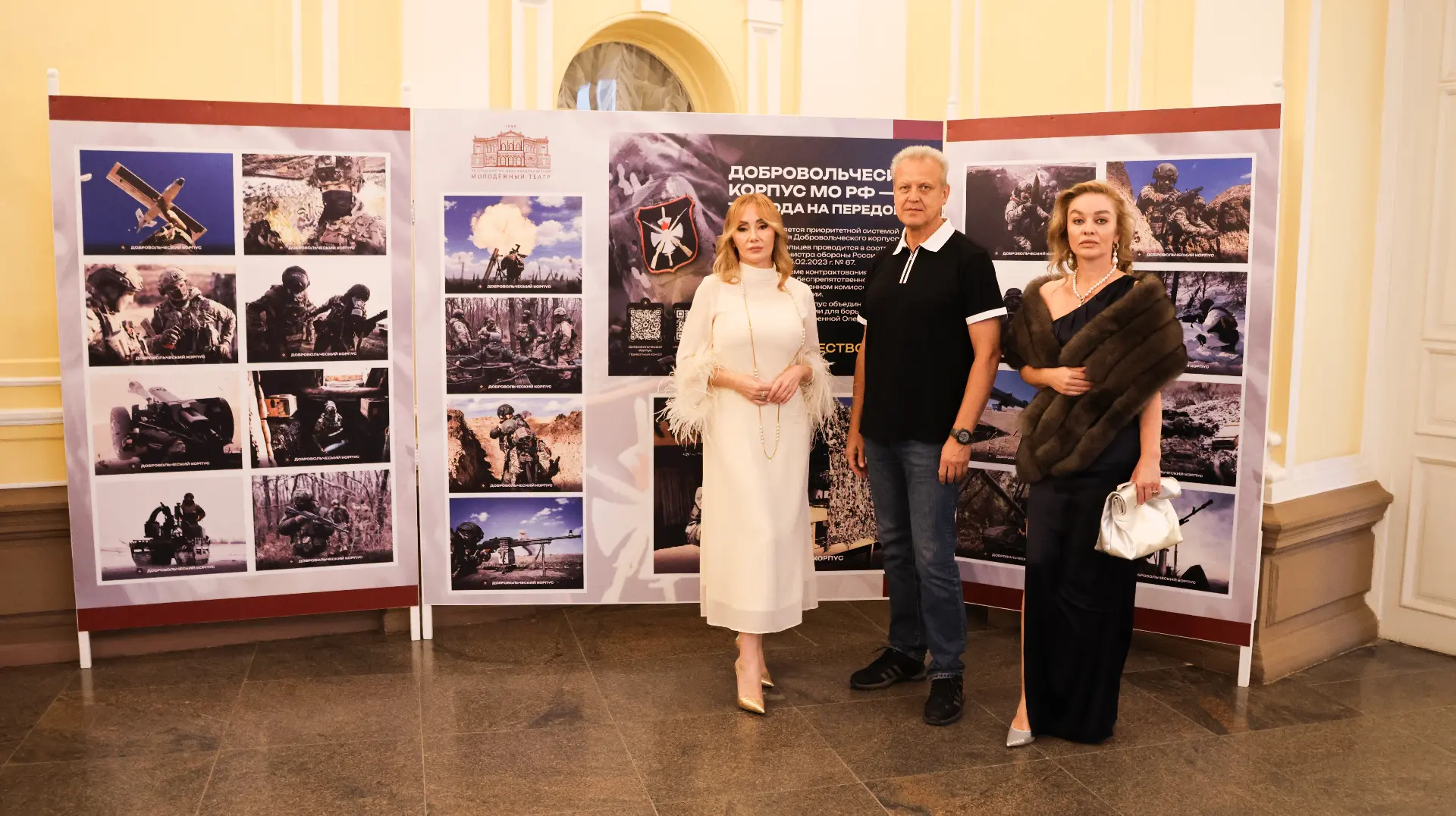 В Молодёжном театре — не только премьера сезона, но и открытие уникальной выставки!