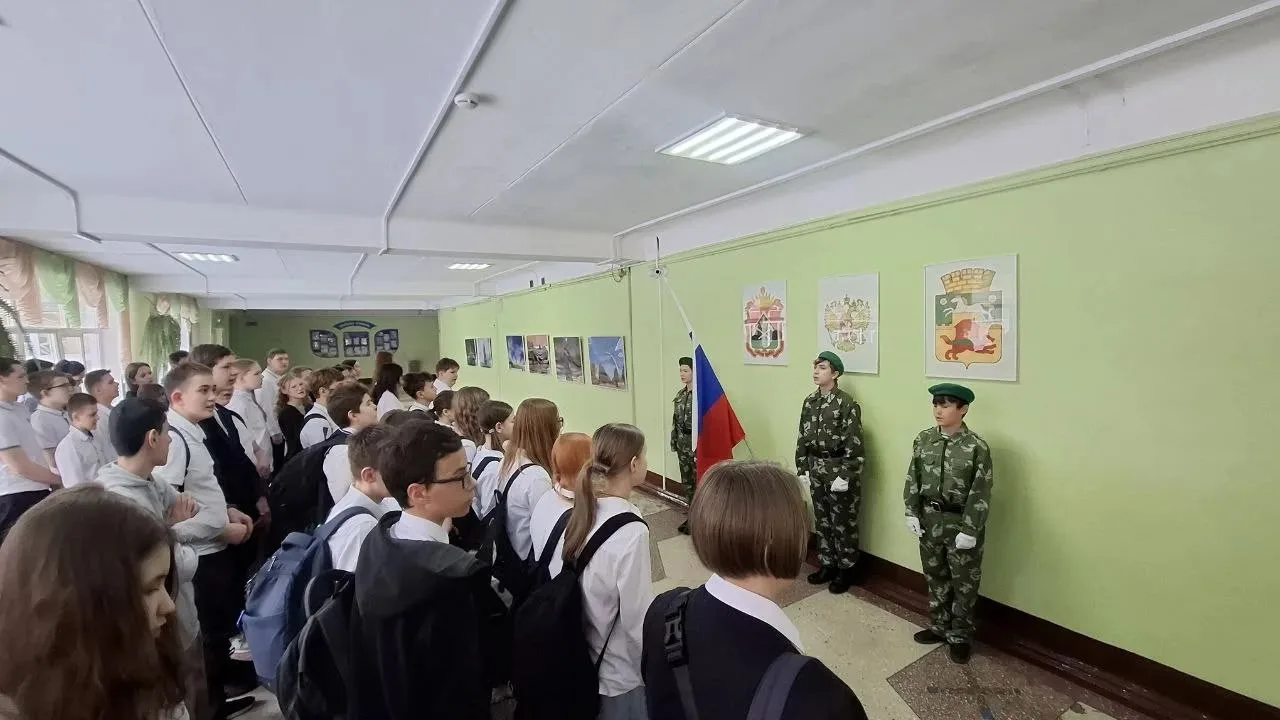 🇷🇺Сегодня в нашей школе состоялась торжественная линейка и прошли уроки, посвящённые Дню воинской сл
