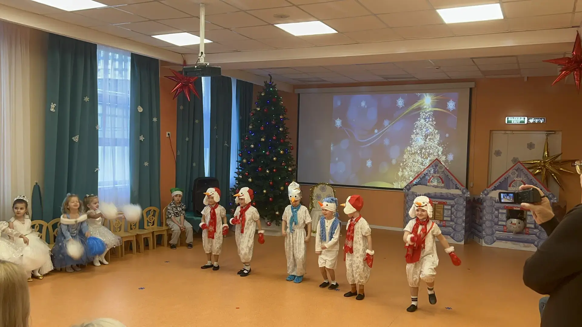 КАК «8 ЧУДО» 🎉 НОВЫЙ ГОД ВСТРЕЧАЛО!  В нашем детском саду «8 чудо» завершился марафон новогодних утр