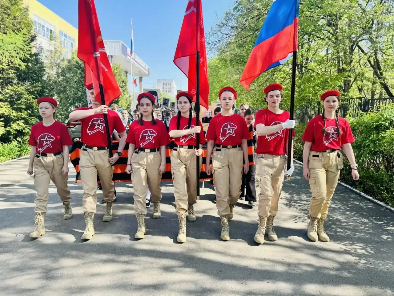 🎗️ “Бессмертный полк” в Центре образования № 7: Память, которая живет в наших сердцах.  Сегодня в на
