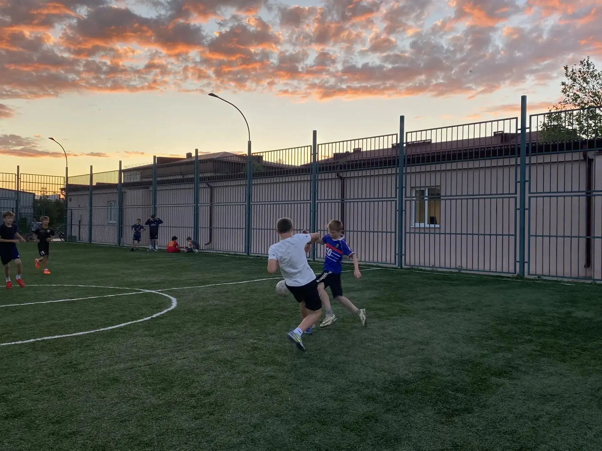 ⚽️До конца июля продолжает свою работу вечерняя школьная спортивная площадка, приглашаем всех желающ
