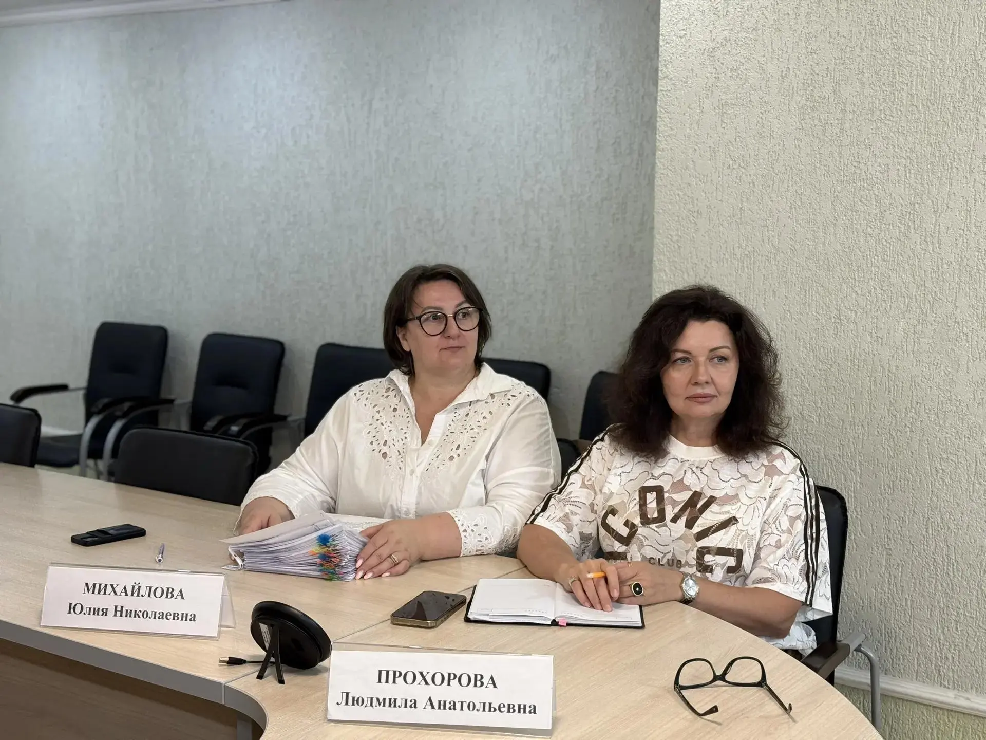 Члены Регионального общественного штаба по общественному контролю и наблюдению на выбор...