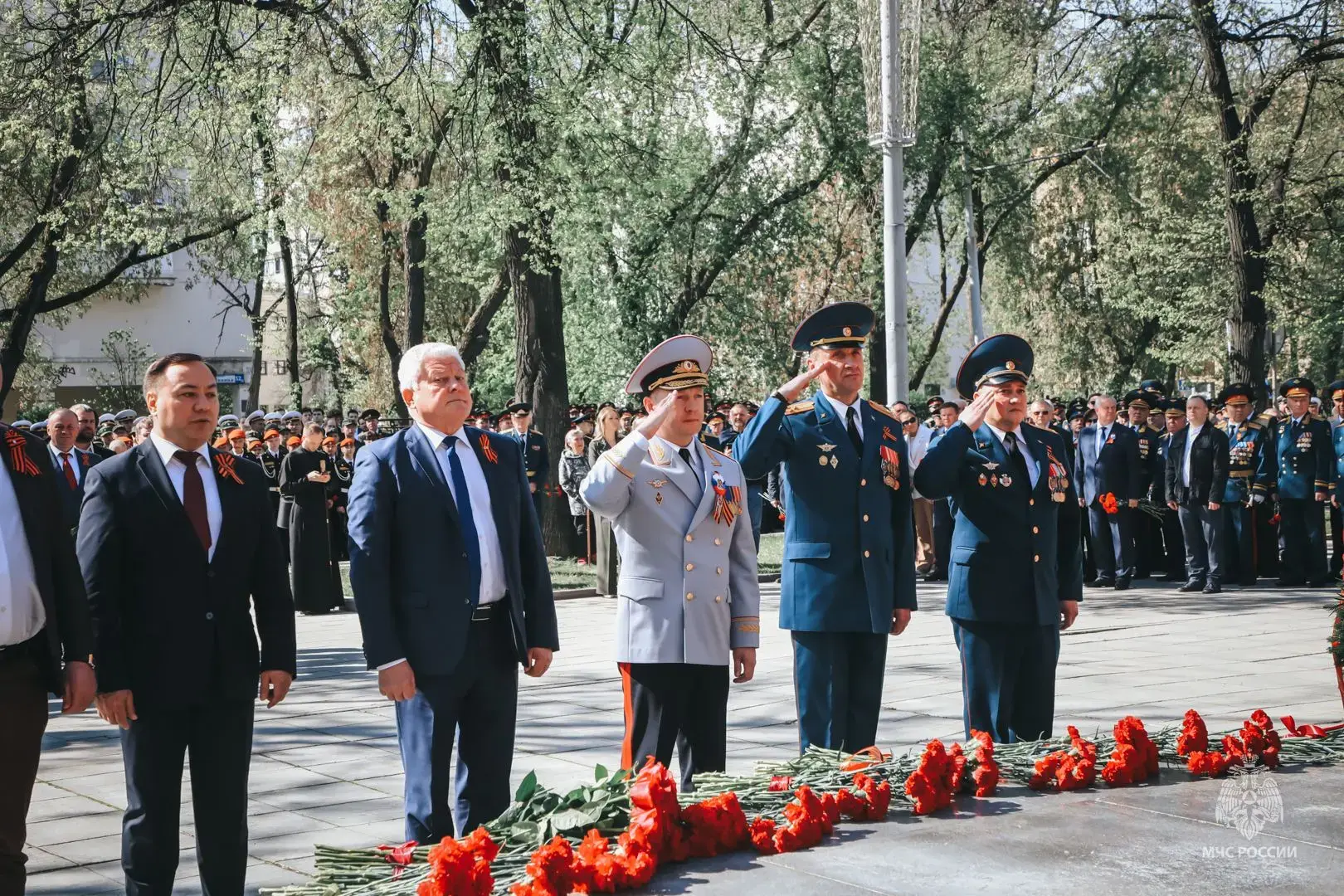 ⭐️В преддверии Дня Победы в Екатеринбурге состоялась торжественная церемония возложения цветов к пам