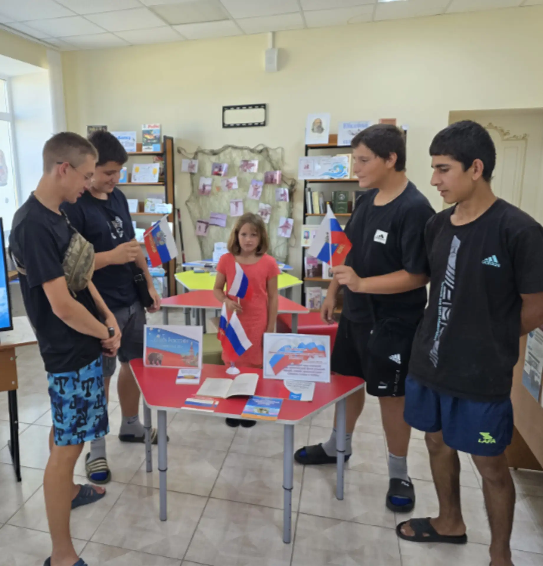 #ДеньГосударственногоФлагаРФ  #ВоспитаниеКультурой #Кочетовская_библиотека