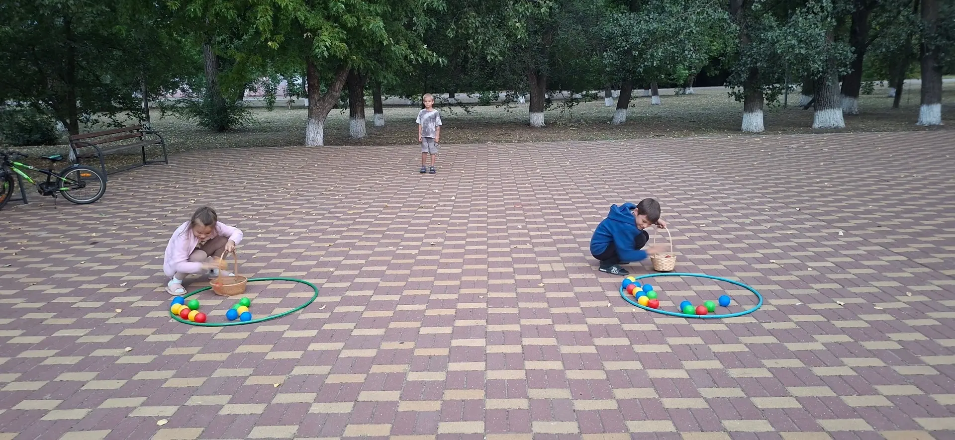 Подвижные игры - один из способов физического развития ребенка. Они позволяют снять физ...