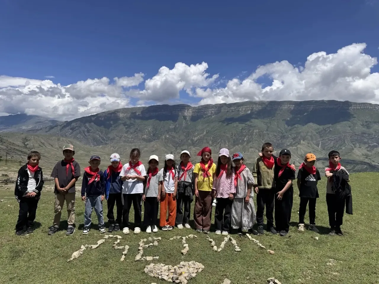 ⛰️ ПОХОД — ДЕЛО СЕРЬЁЗНОЕ! 🎒

Лето без походов — не лето! Наши отряды это точно знают. 🌿

Ребята и