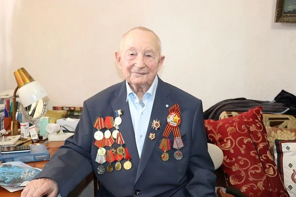 Ветерана ВОВ из Бурятии поздравили с вековым юбилеем