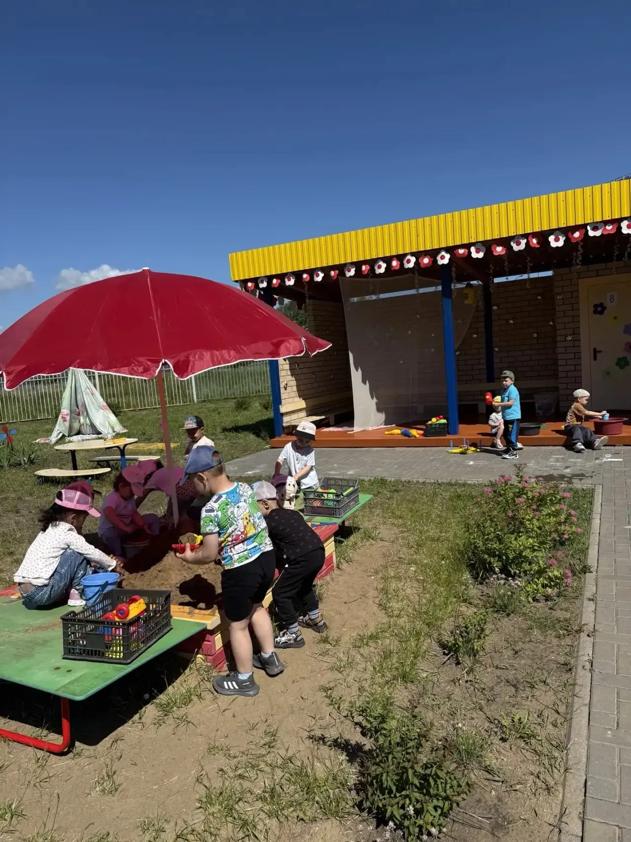 Лето в детском саду в самом разгаре! ☀️ Наши будни наполнены радостью и весельем: