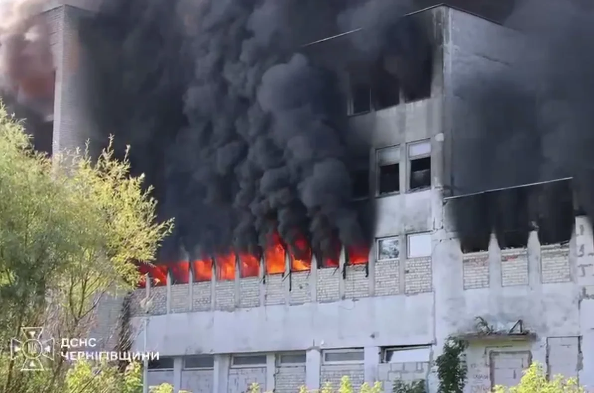 Канал «Операция Z: Военкоры Русской Весны» сообщает об ударе по заводу в Синельниково

По данным кан
