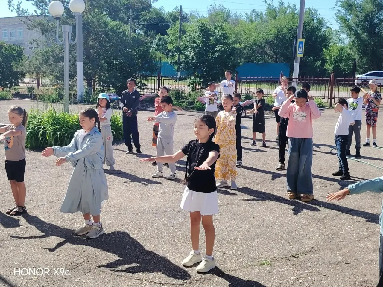 Сегодняшний день в нашем лагере был невероятно насыщенным и полезным! Мы начали утро с ...