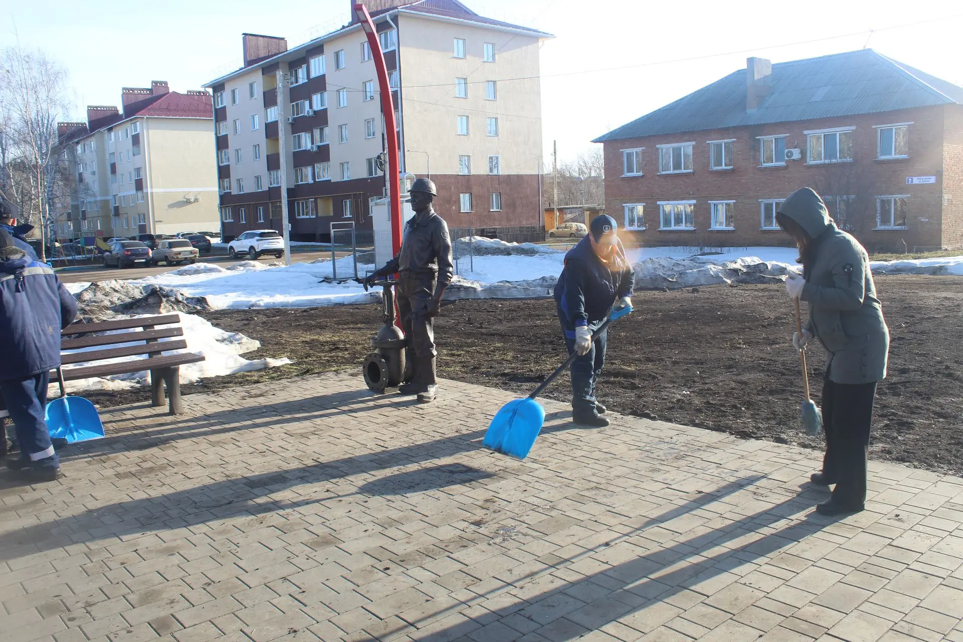 27 марта в городе Мелеуз и Мелеузовском районе прошёл массовый субботник «Чистая пятница». Работники
