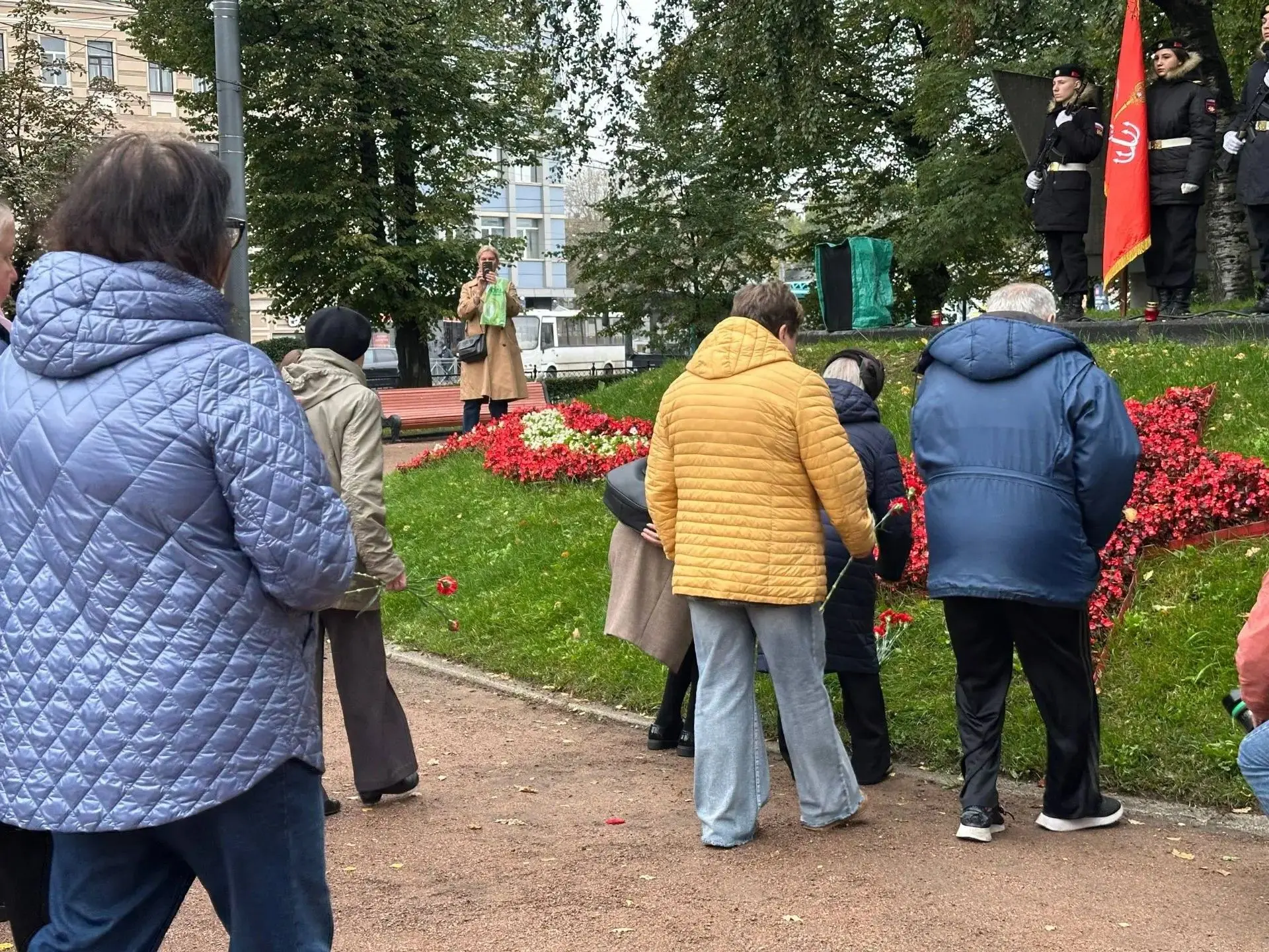 Студенты СПбГУТ и СПбКТ почтили подвиг Ленинградского народного ополчения