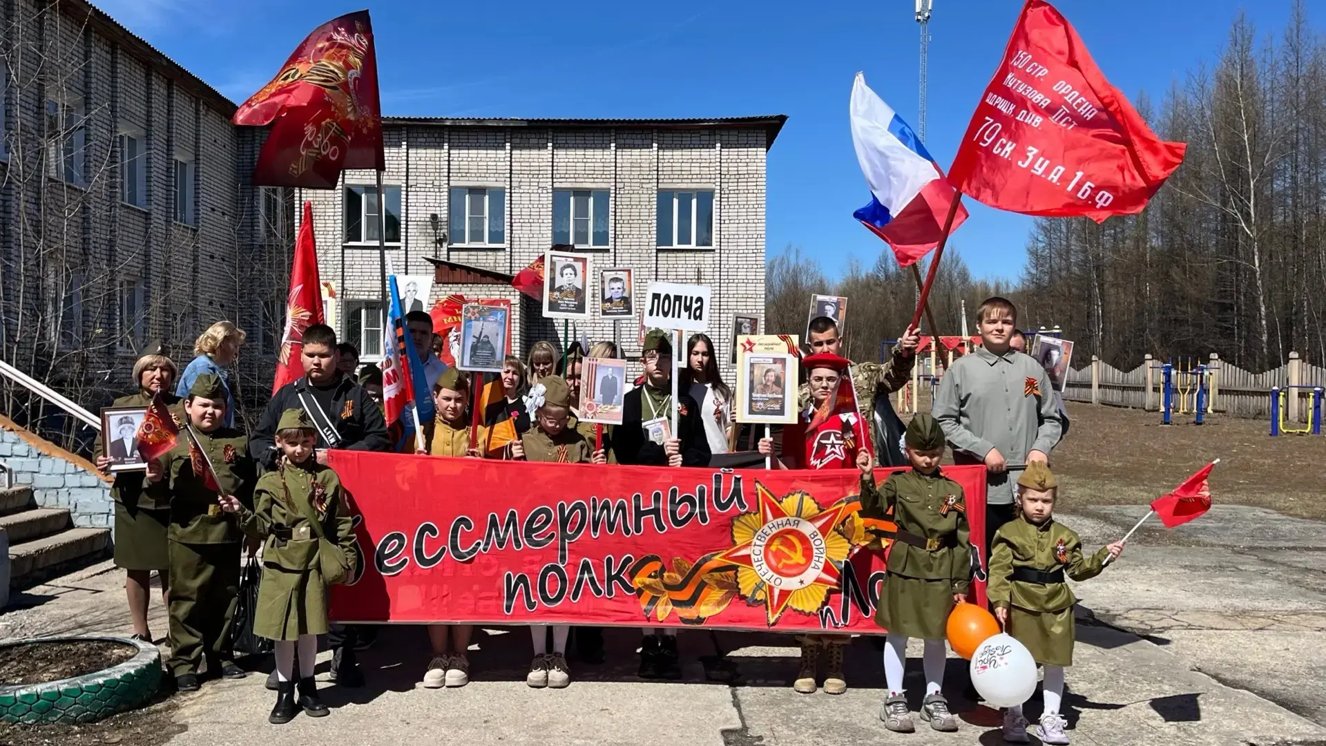 "Течет река бессмертного полка: