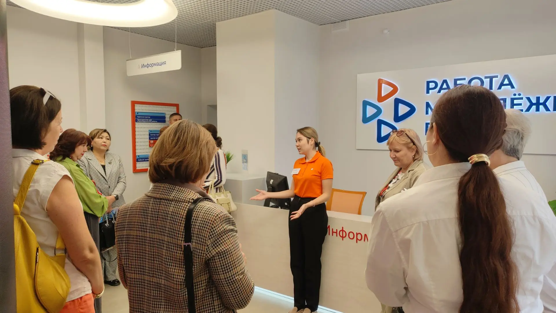 🏫🤝 Гостями молодёжного кадрового центра стали руководители оренбургских школ.