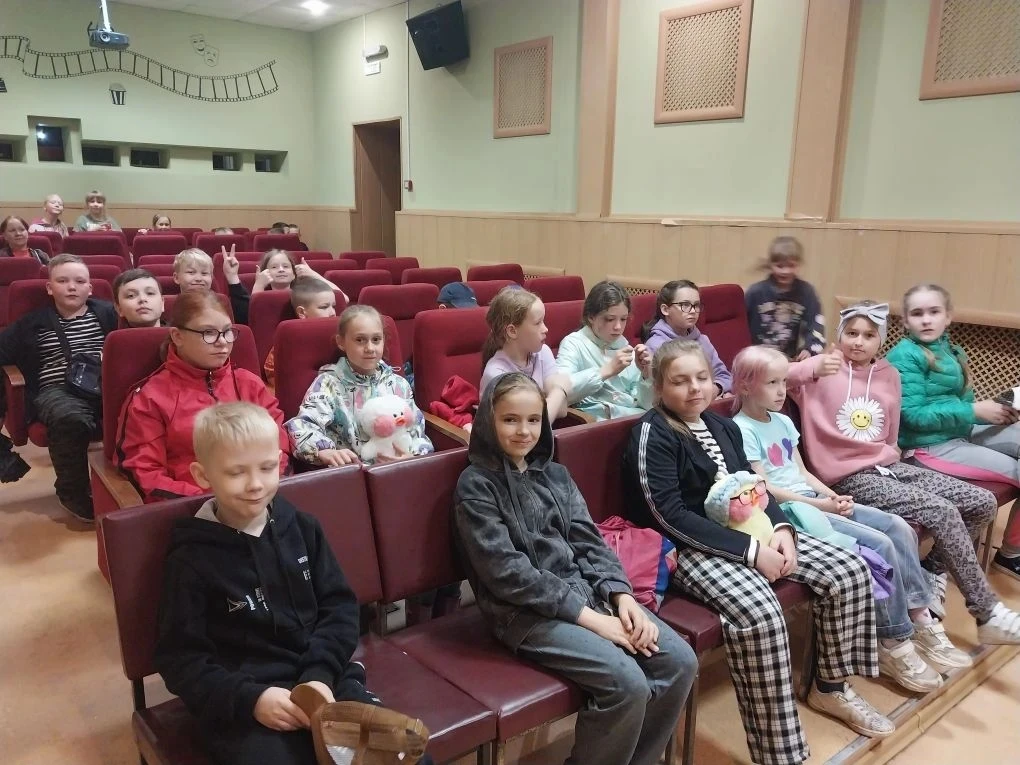 #ЛетоСПользой35 
✅Сегодня ребята в "1000 и 1 фильм" смотрели кино "Артек сквозь столетия"
