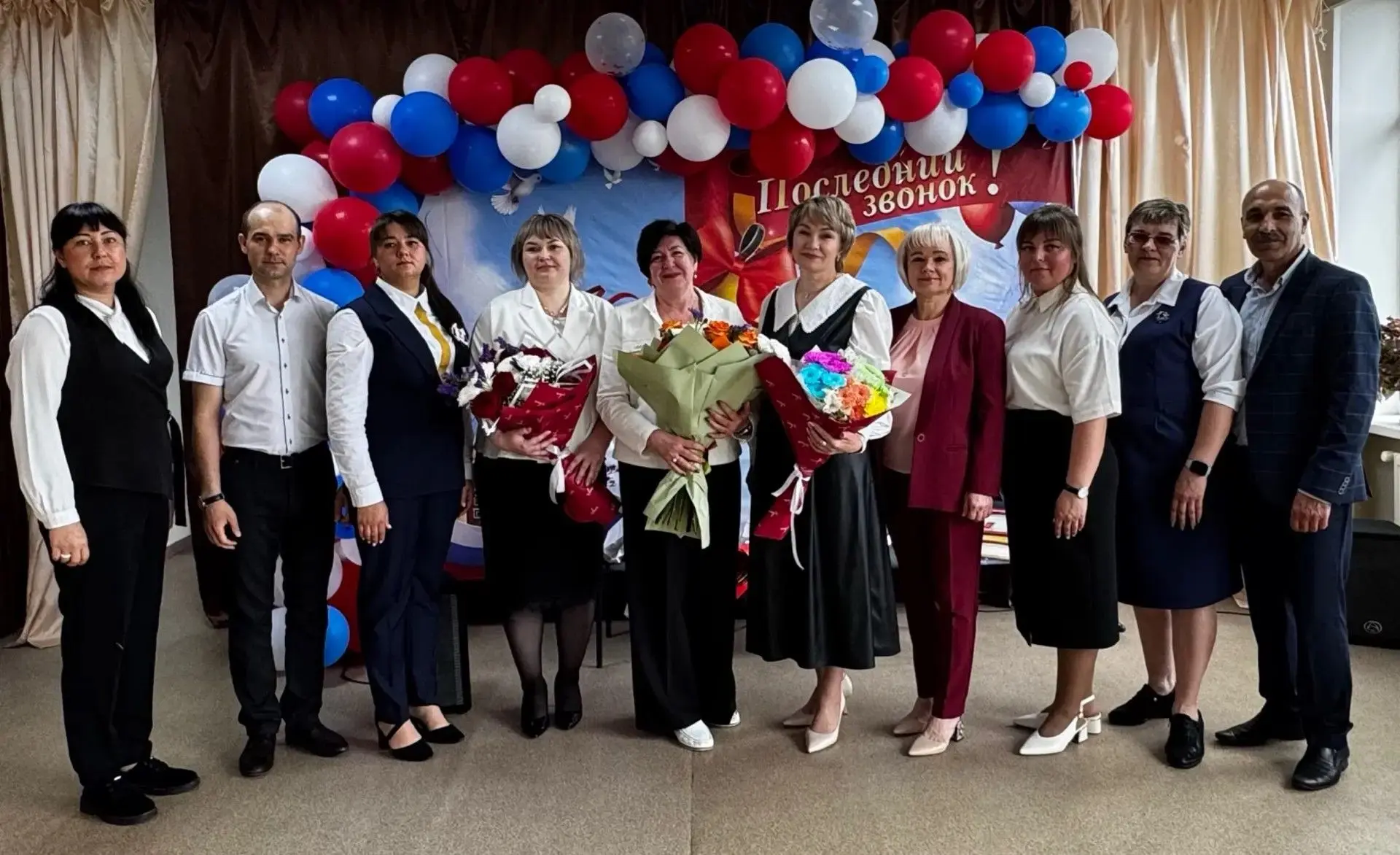 🎉🔔 Торжественный Последний Звонок: Прощание с Детством и Встреча с Будущим! 🚀🎓