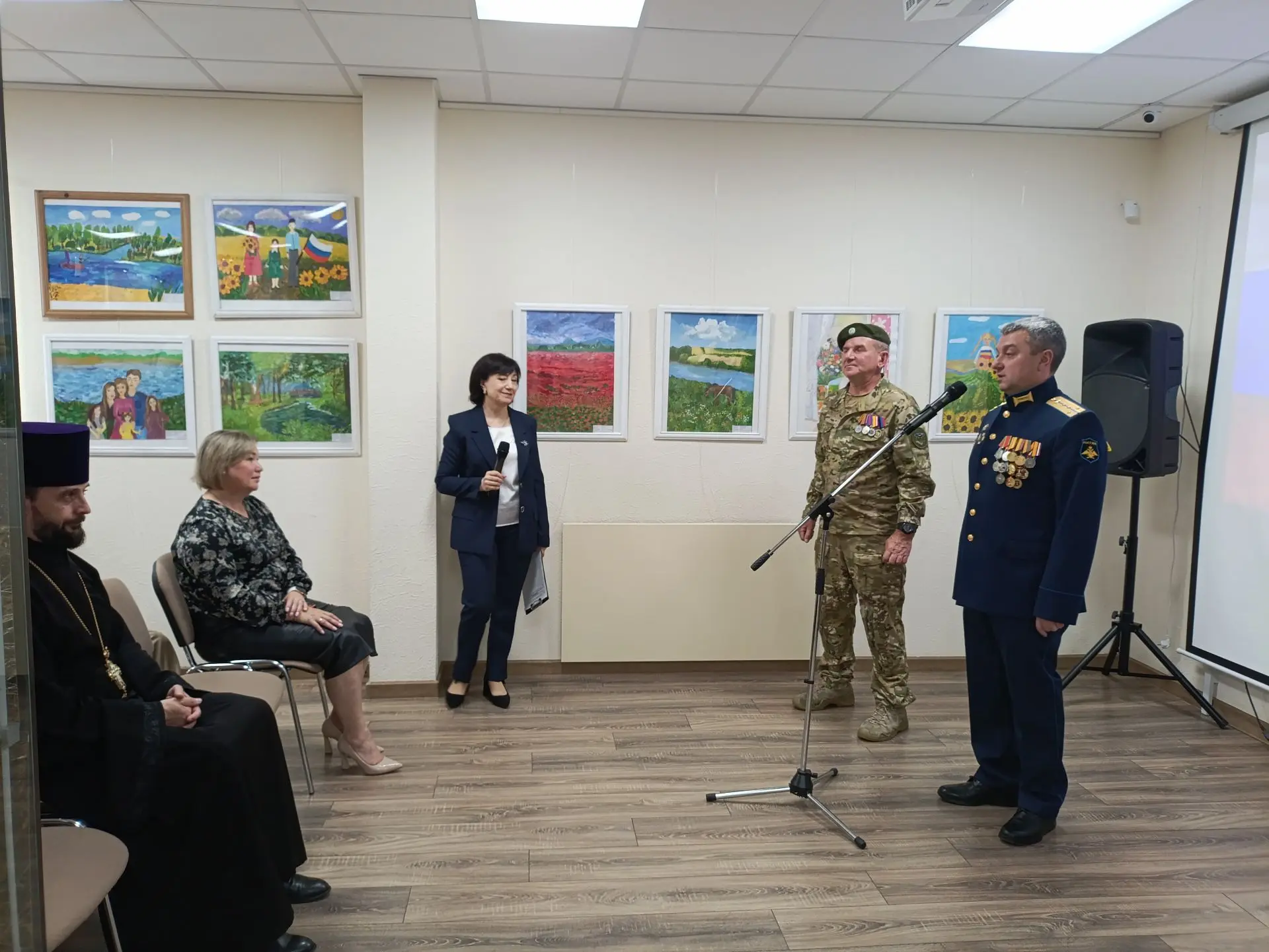 В преддверии Дня России сотрудники Краеведческого музея организовали особую встречу- диалог для акти