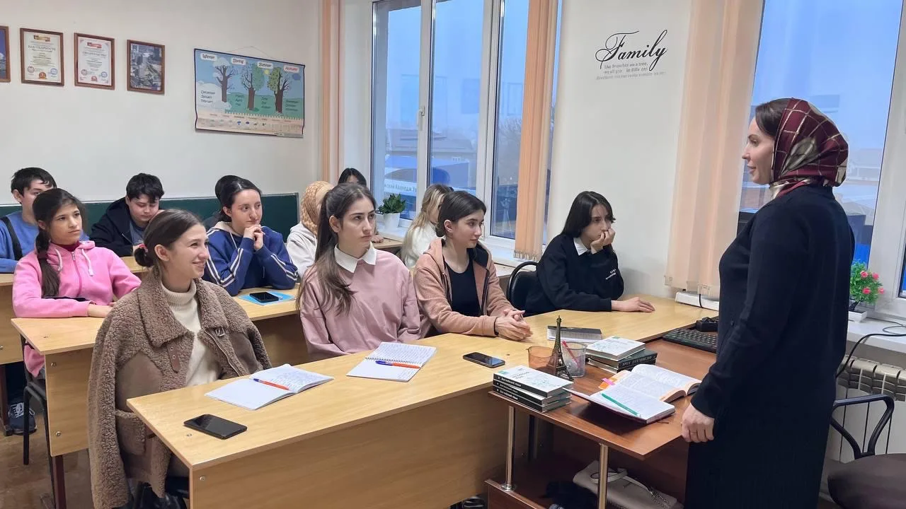 Искусство и переговоры: в колледже прошел «Разговор о важном» о профессии дипломат.