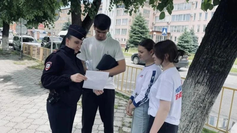 Сотрудники ПДН Моздокского района Северной Осетии и активисты «Молодой Гвардии» провели акцию «Лето 