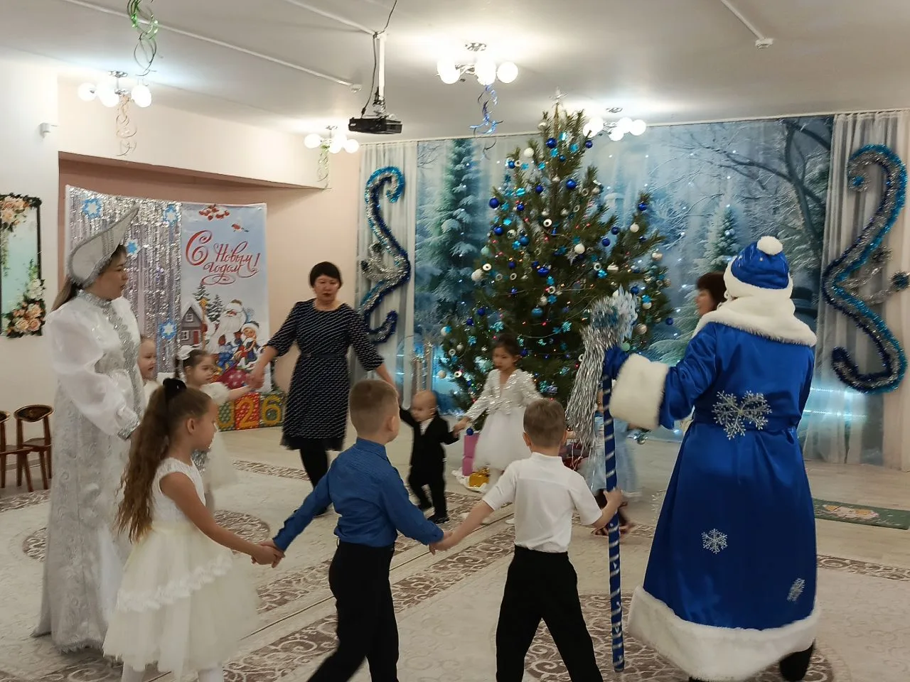 В нашем детском саду состоялся особенный новогодний утренник — тёплый и трогательный пр...