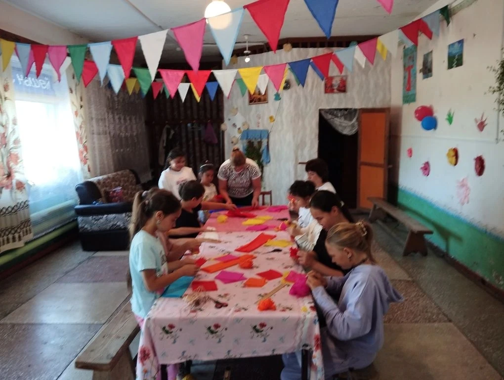 💥👫🏵️17 июня в МКУК "АКДЦ" было очень творчески! Ребята из летней площадки собрались на увлекатель