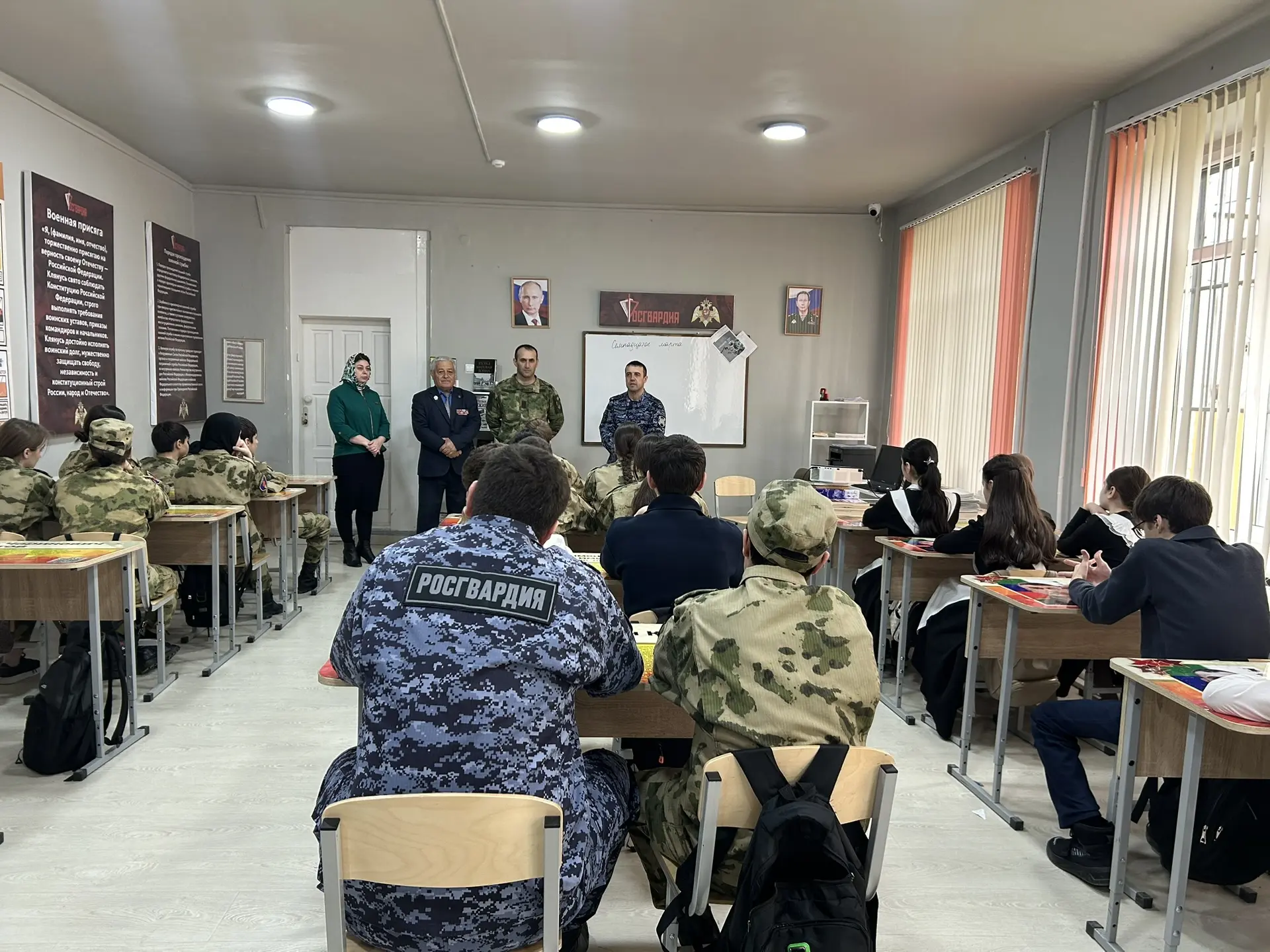 Сегодня наша гимназия стала площадкой для важной и содержательной встречи с представителями   состав
