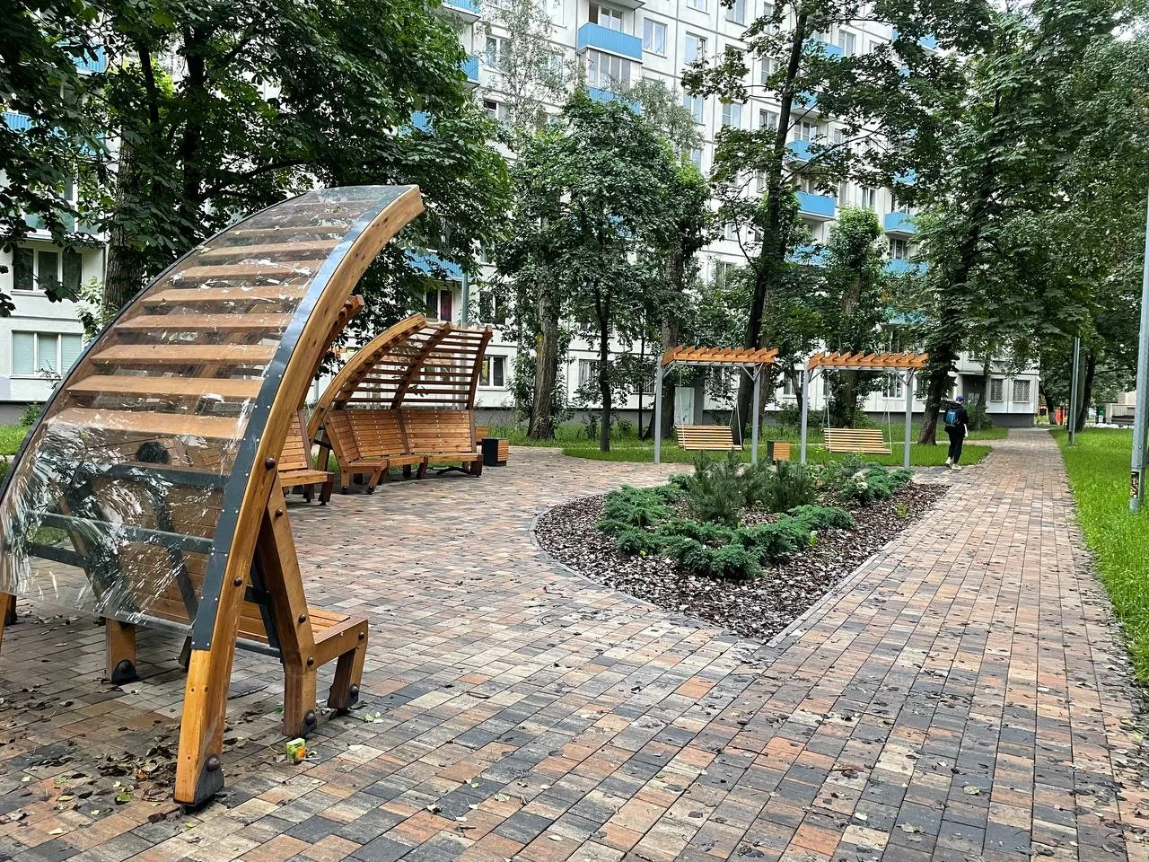 Двор между домами Заневский пр. 47 и 51