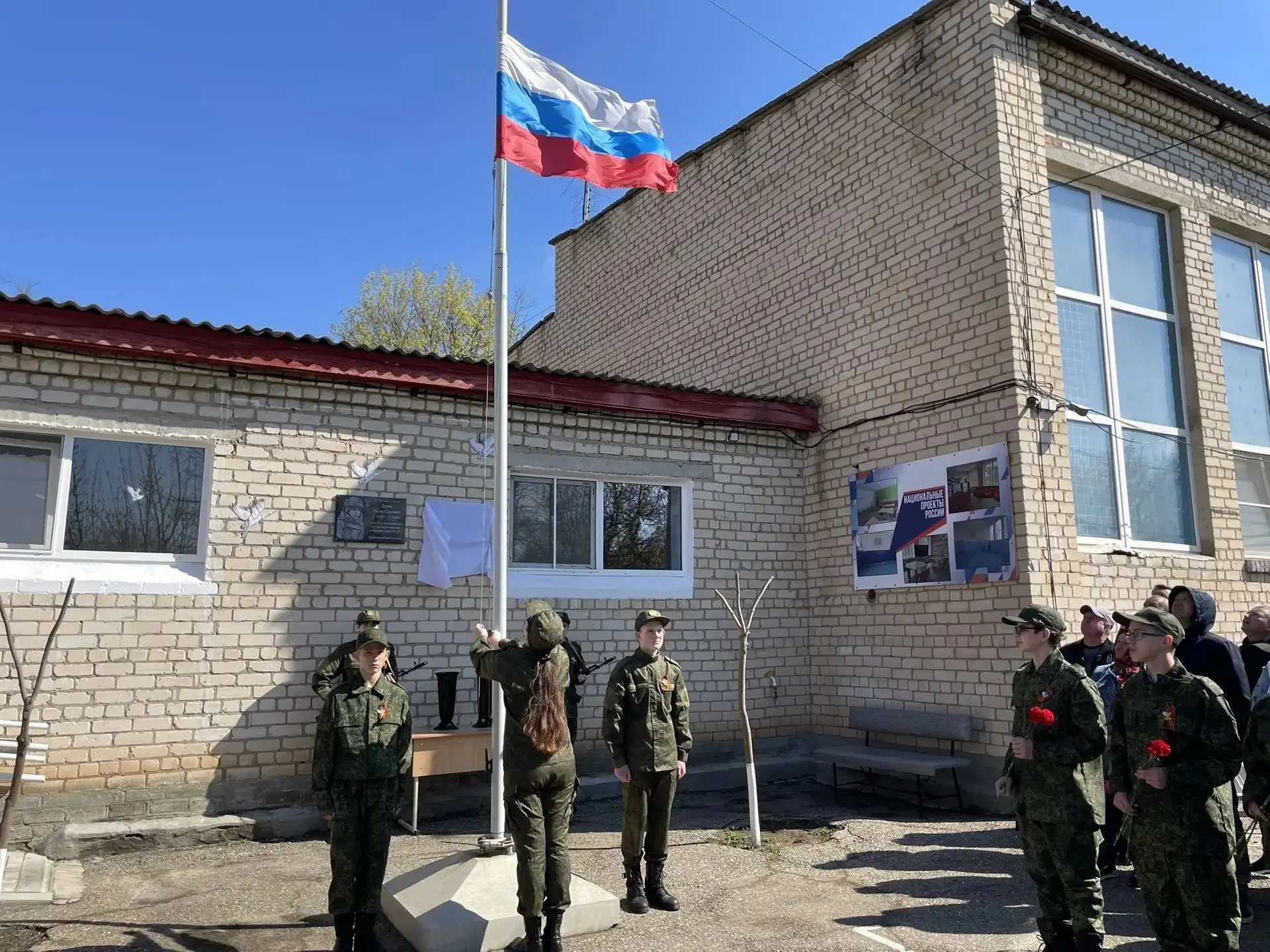 В память об участнике СВО Алексее Клочкове в школе села Малые Ягуры открыта мемориальная доска   В ц