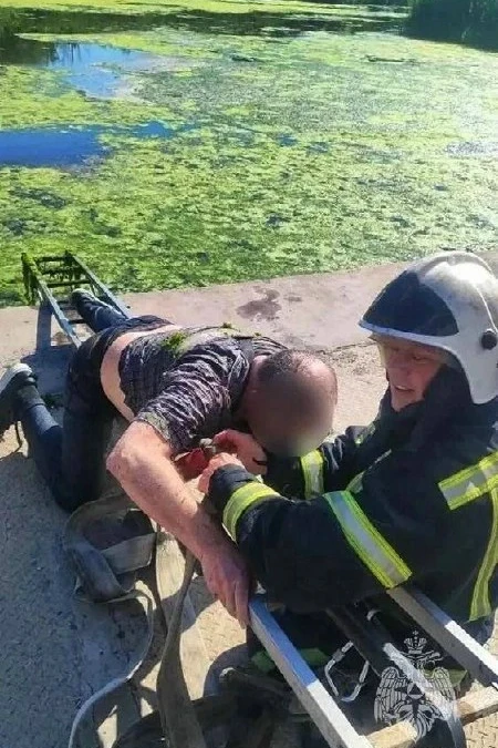 В Мариуполе из реки Кальчик спасли тонувшего мужчину.