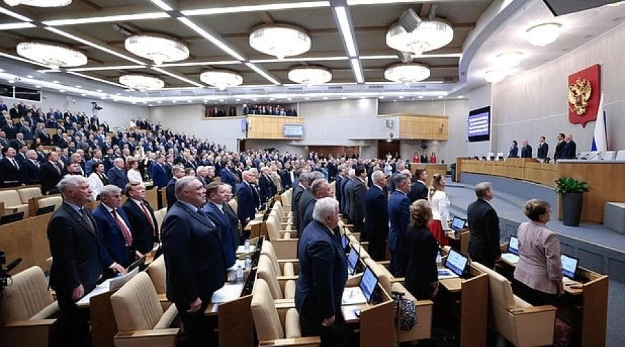 30 сентября состоялось первое заседание Госдумы девятого созыва, в ходе которого депута...