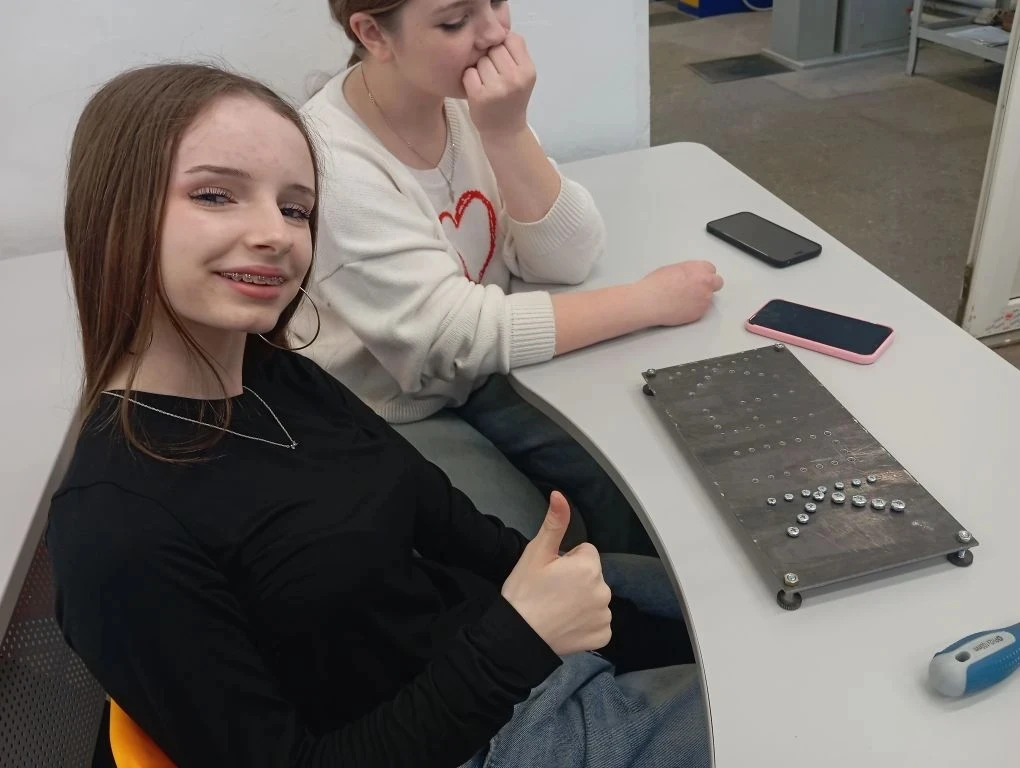 Профессии будущего: наш день в техникуме! ✨   Сегодня 9 «Б» класс Центра образования «Аксиома» отпра