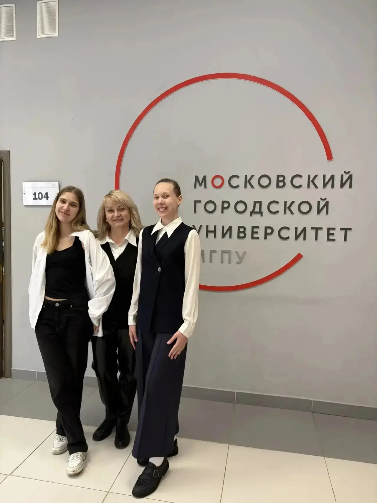 🎉✨ Поздравляем наших талантливых учеников и их педагогов-наставников! ✨🎉  Ученики 8-11 классов досто