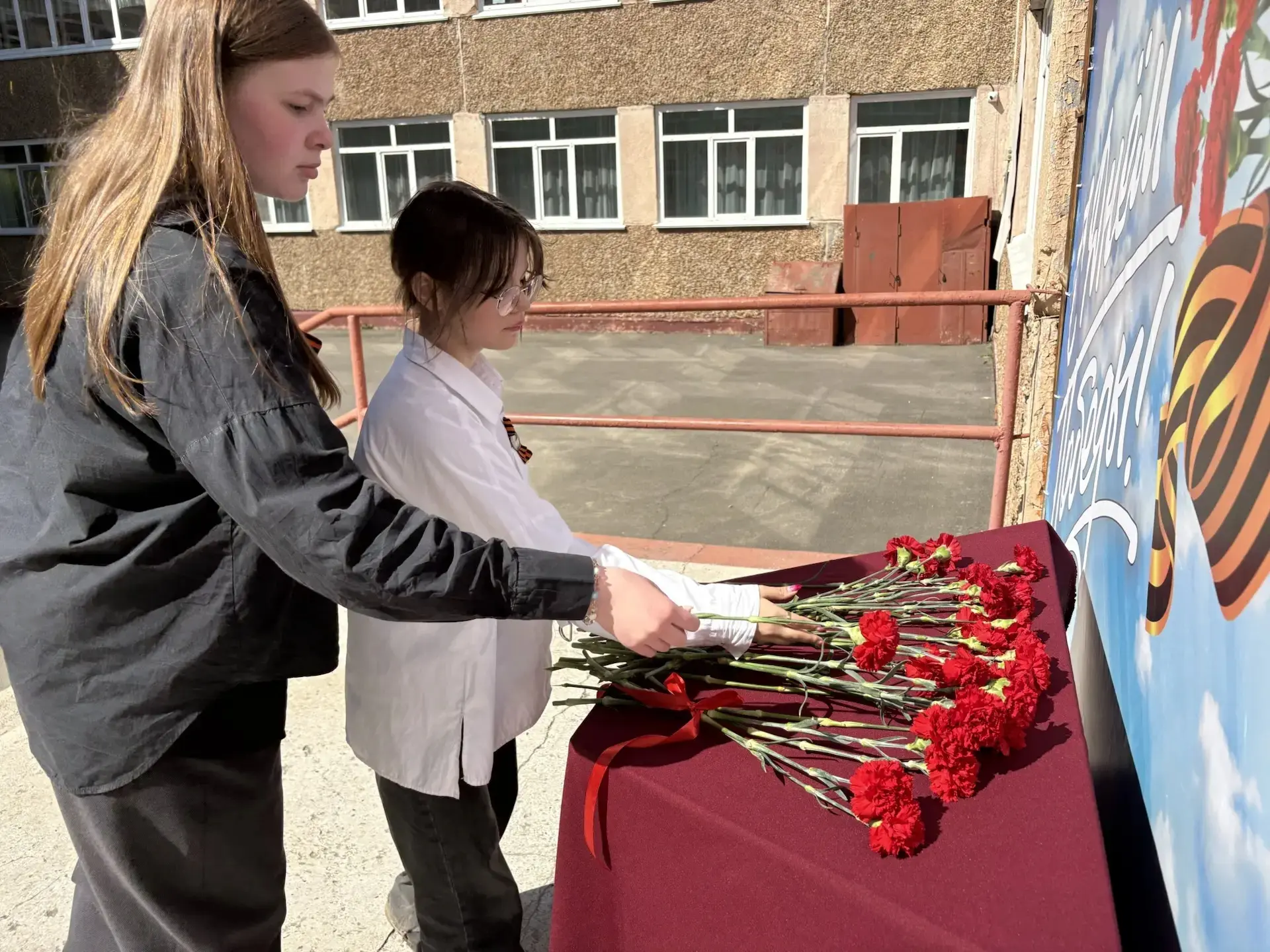 «Бессмертный полк» в школе №114: память, гордость, благодарность 🕯️  🇷🇺  7 мая в МБОУ «СОШ №114» про
