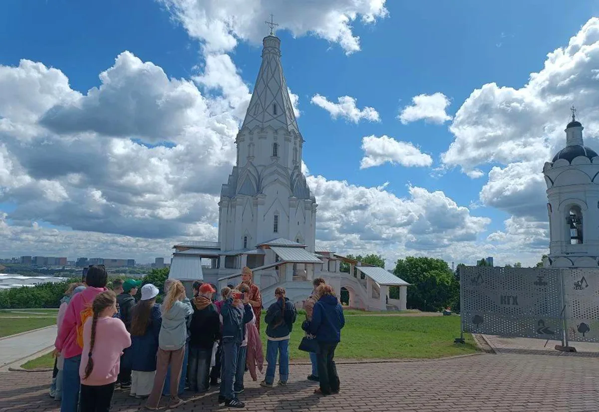 🏛 Наши пятиклассники посетили уникальный музей- заповедник «Коломенское»

🚌 Ребята из 5«И» и 5«Б» 