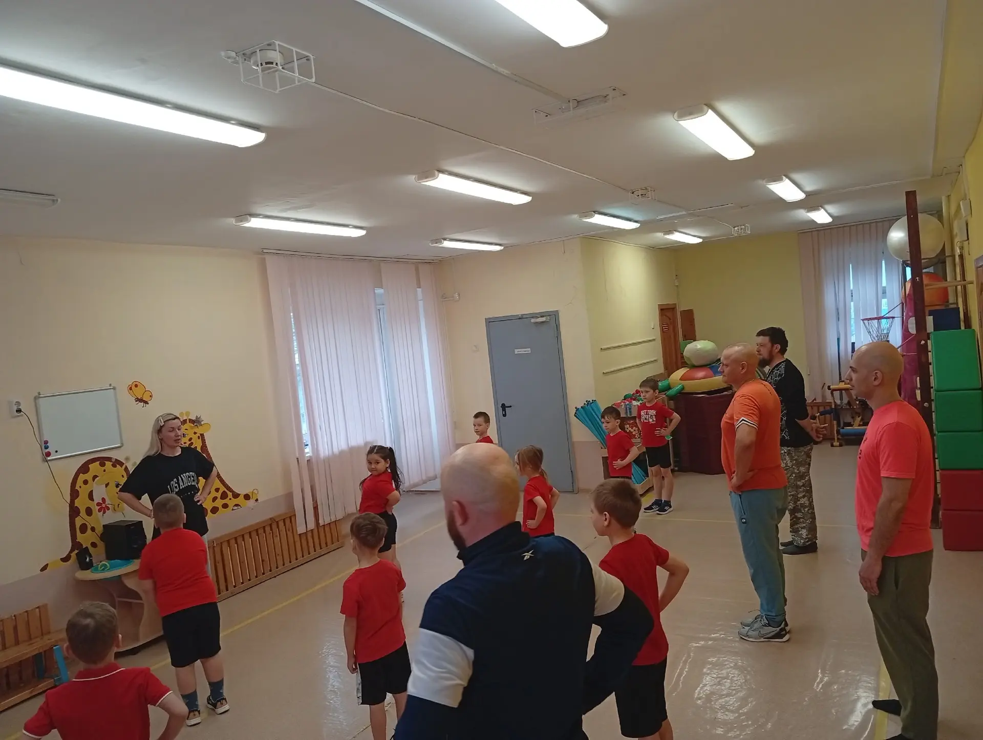 В гр. «Светлячки» родители побывали на утренней гимнастике 💪🏻