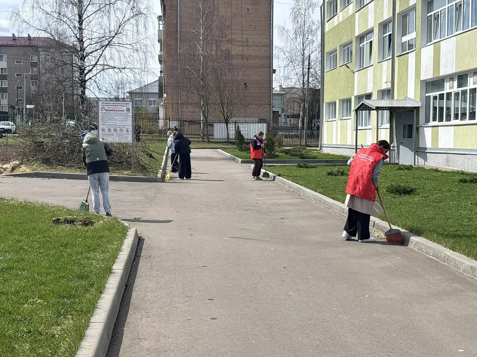 Чистоте — быть!🧹  На протяжении апреля учащиеся 7-10 классов нашей школы под руководством учителей т