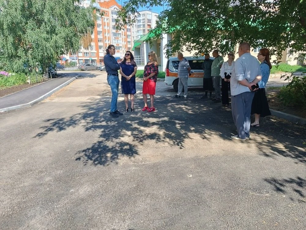 В Кирове в этом году благоустроили уже 26 дворов 🌳

Работы ведутся в рамках ППМИ. Накануне приняли 