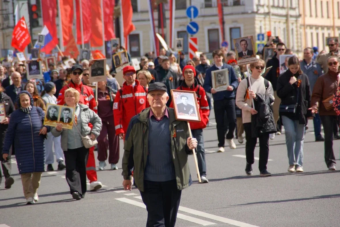 Мы всегда рядом❤️  В День Победы команды региональных отделений Российского Красного Креста были ряд