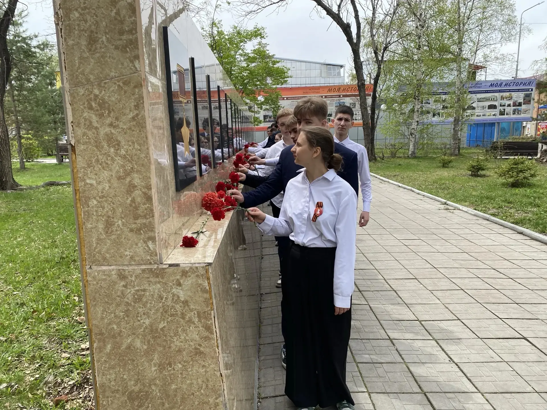 #ВозложениеЦветов #ИнтеллектПомнит #ДеньПобеды #СпасибоЗаПобеду #НавигаторыДетства #Росдетцентр #Дви