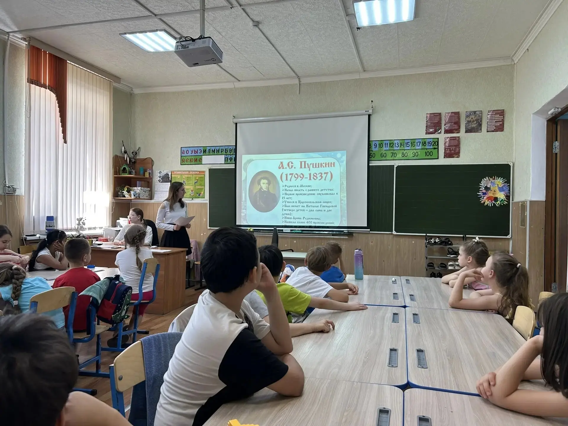 8 июня: День сказок и творчества в нашем лагере! 🏕️
Сегодняшний день в нашем оздоровительном лагере