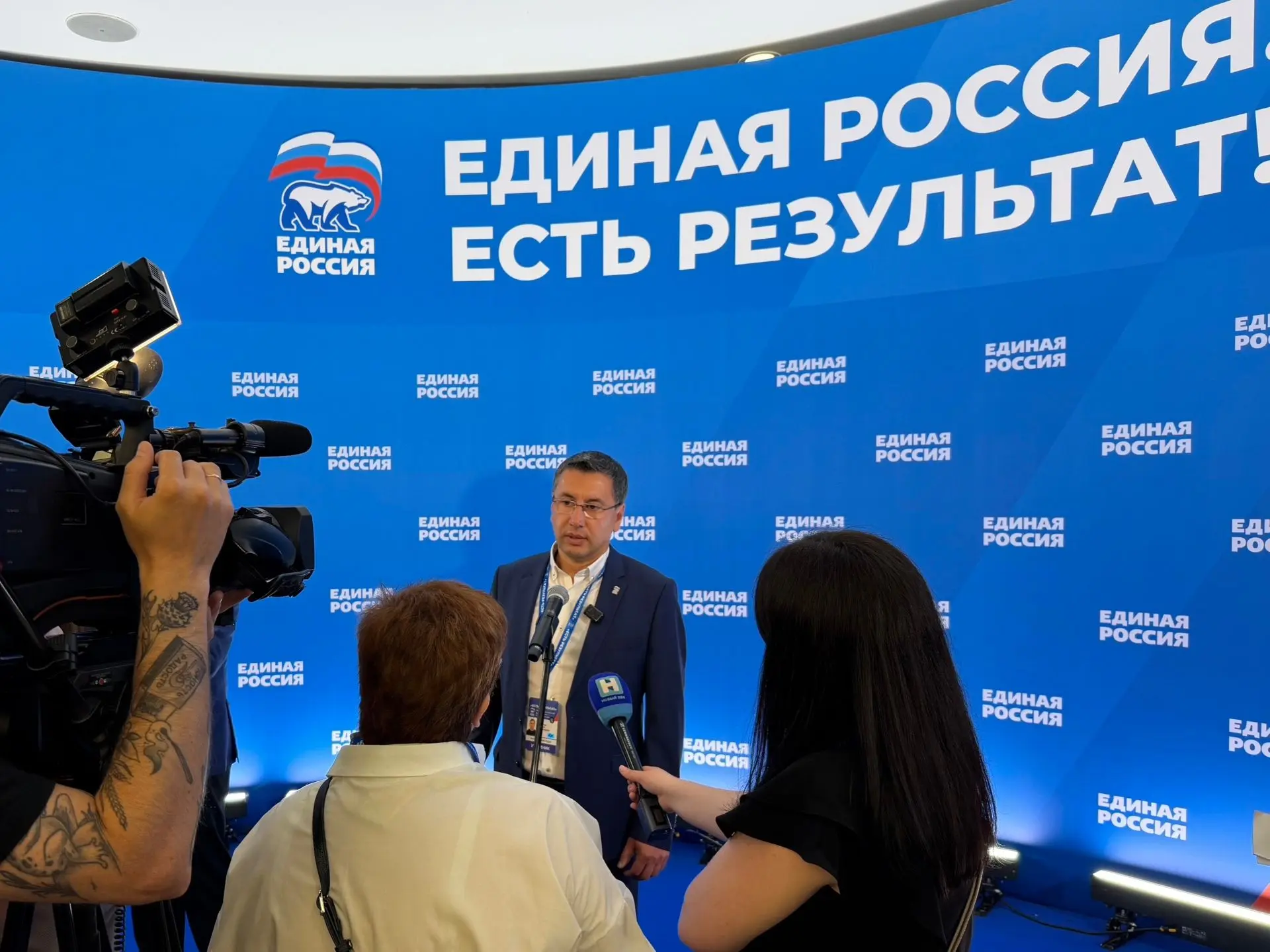 Победитель предварительного голосования Единой России Сергей Хаустов стал участником круглого стола 