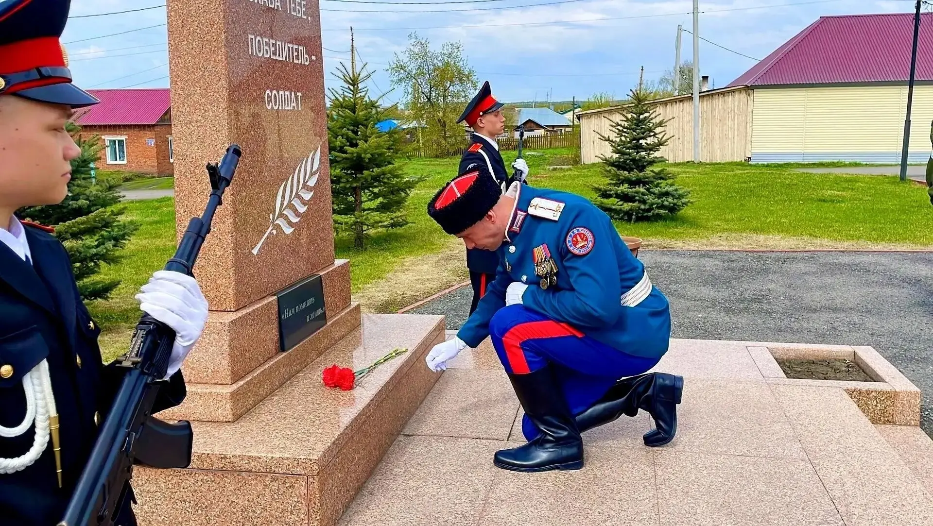 В Карагайлинской школе прошёл трогательный и торжественный Георгиевский парад, в которо...