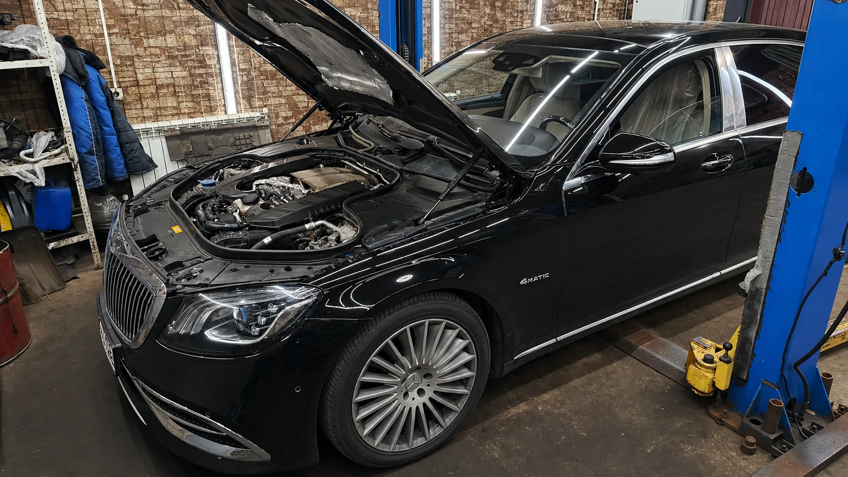 Mercedes-Benz S560 на пробеге 114 164 км приехал в CARZONE на работы по системе охлаждения и электро